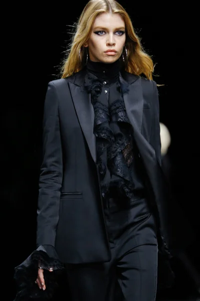 Look 77